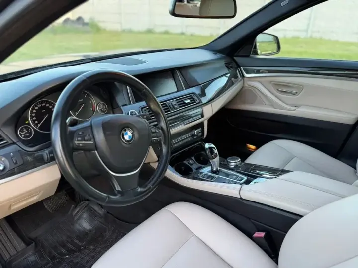 BMW Seria 5 F10/F11/F07 520d xDrive