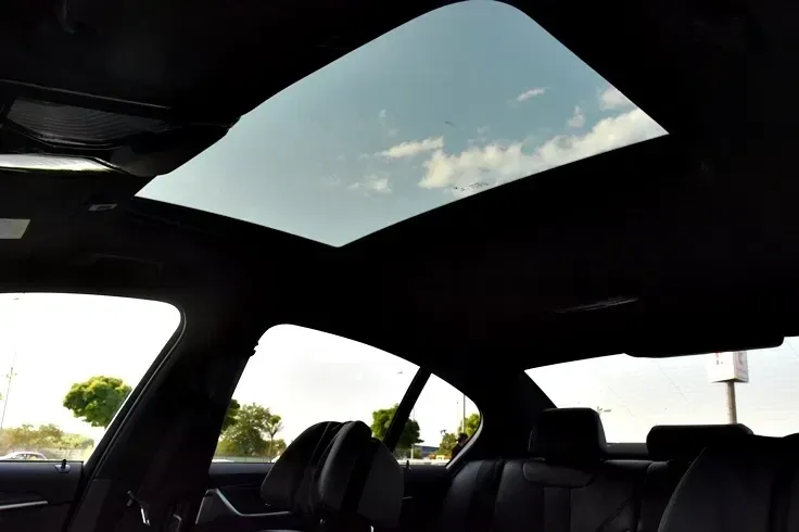 BMW Seria 5 520i AT MHEV — imagine 5