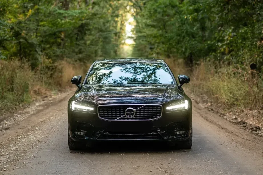 Volvo S90 D5 AWD R-Design — imagine 3