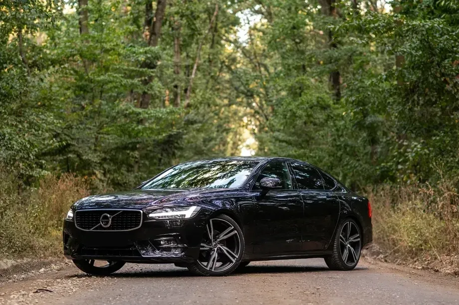 Volvo S90 D5 AWD R-Design — imagine 2