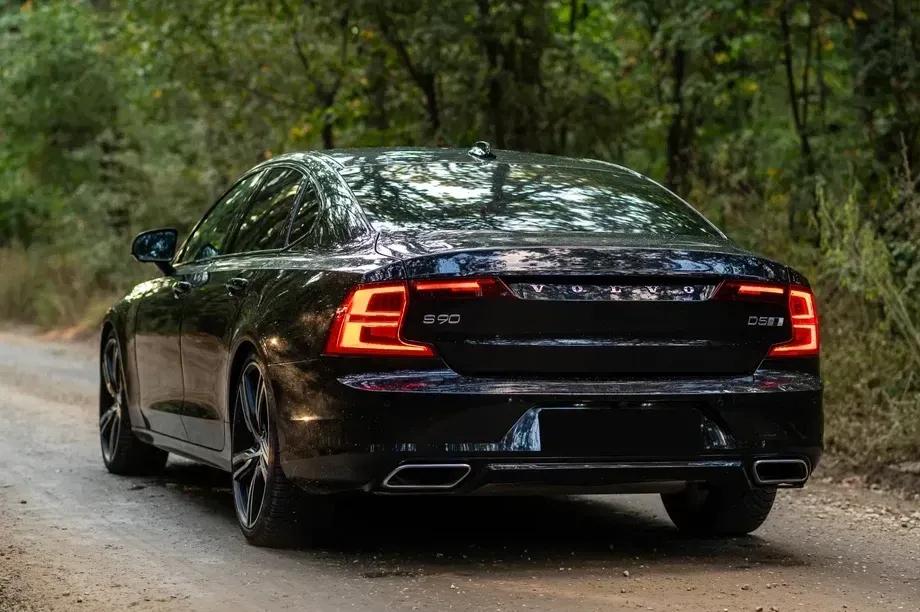 Volvo S90 D5 AWD R-Design — imagine 5
