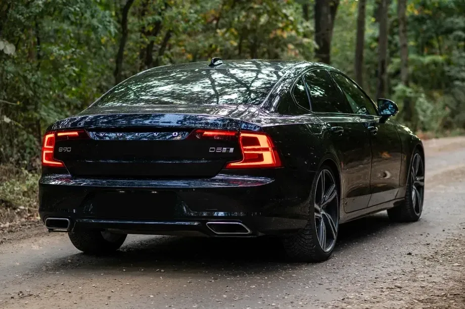 Volvo S90 D5 AWD R-Design — imagine 4