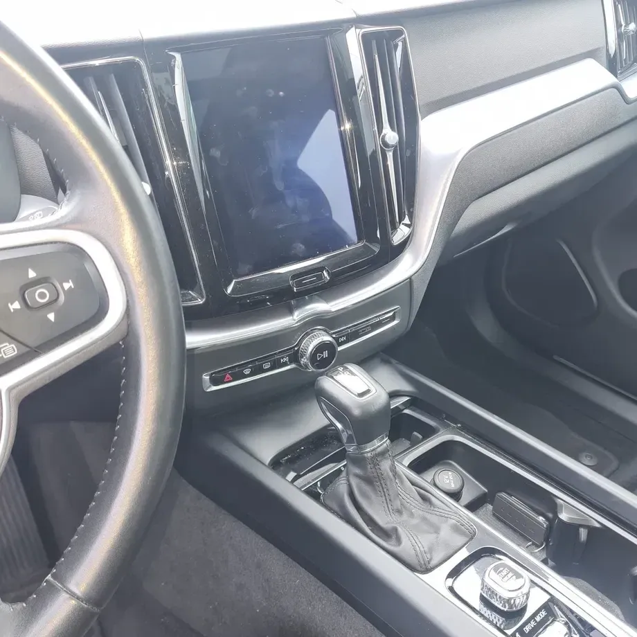 Volvo XC 60 II D4 Momentum — imagine 2