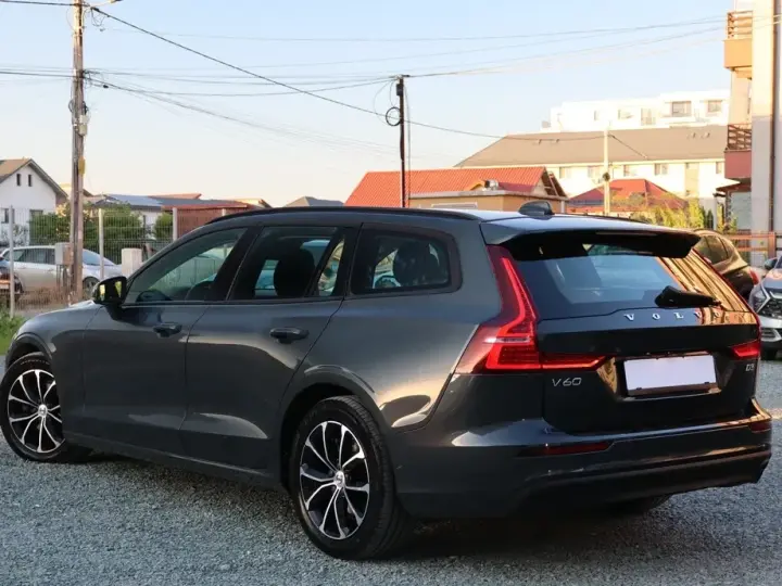 Volvo V60 II D3 Geartronic Momentum Pro