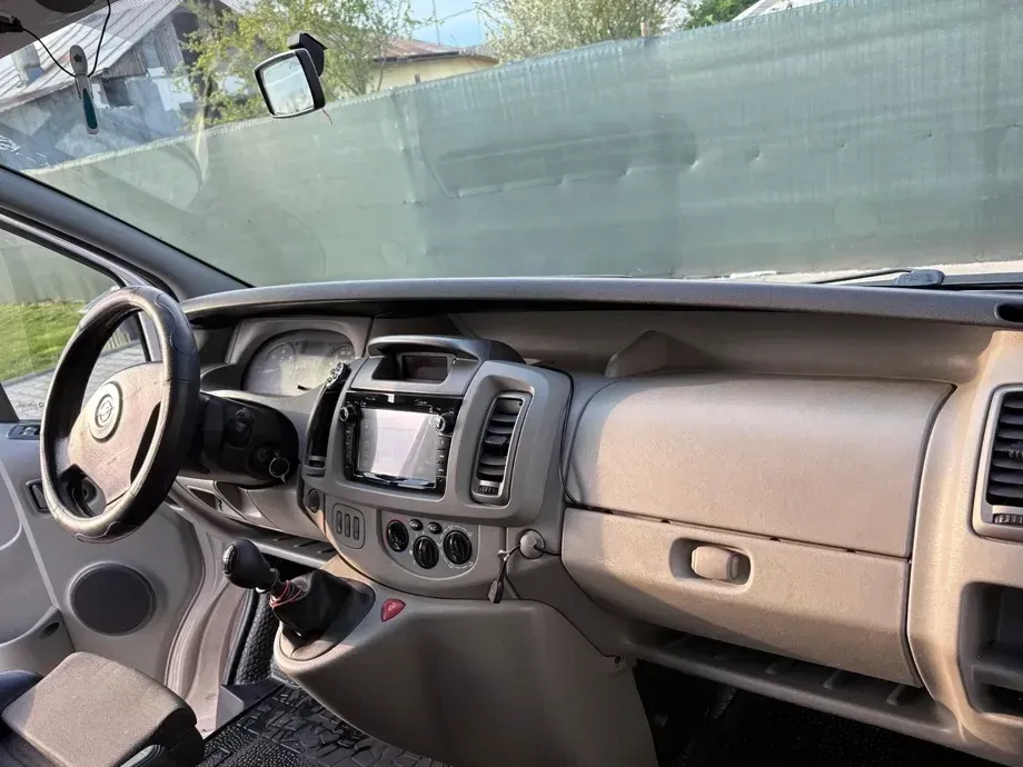 Opel Vivaro L2H1 — imagine 2