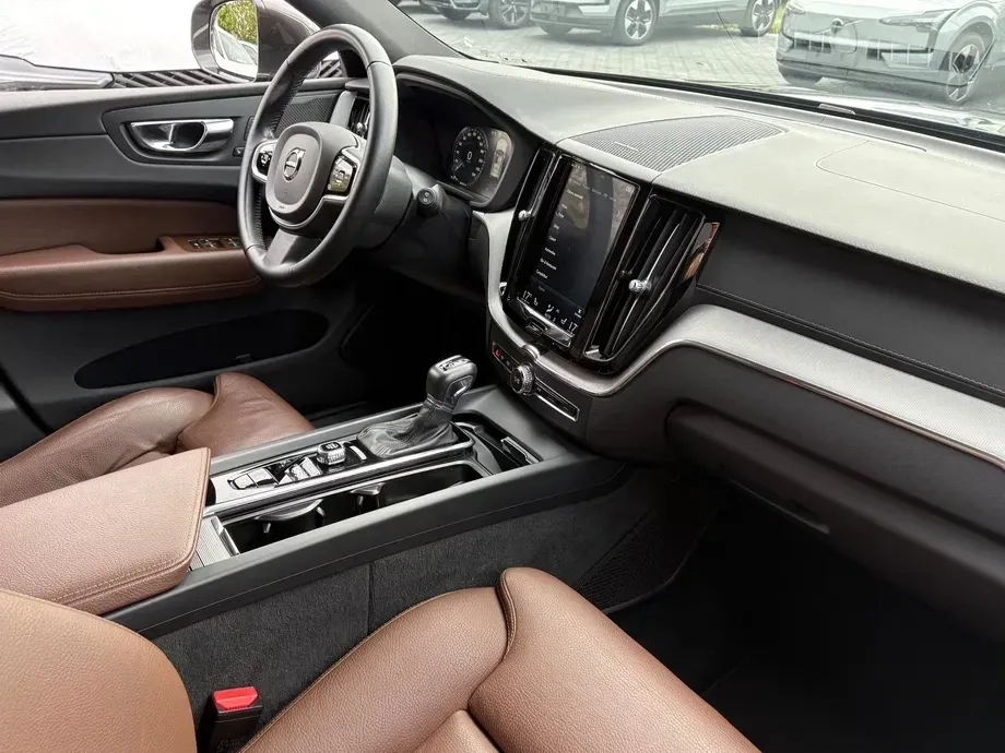 Volvo XC 60 II B4 MHEV Inscription — imagine 3