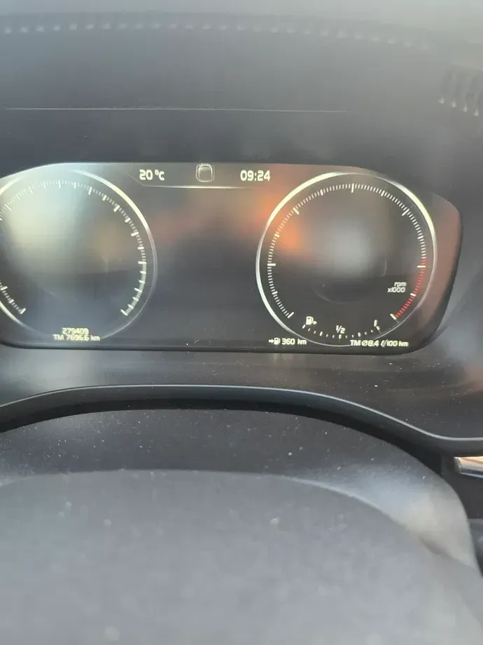 Volvo XC 60 II D4 AWD R-Design — imagine 3