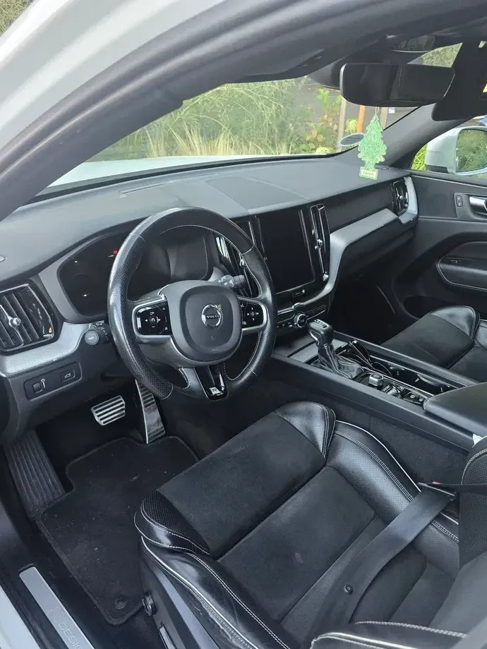 Volvo XC 60 II D4 AWD R-Design — imagine 4