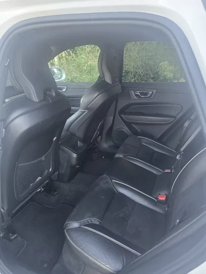 Volvo XC 60 II D4 AWD R-Design — imagine 6