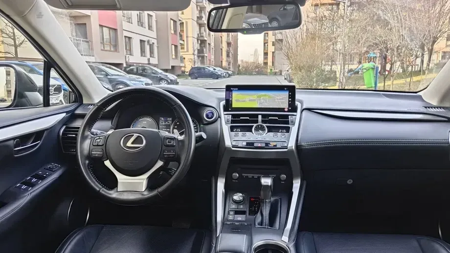 Lexus NX 300h E-FOUR — imagine 4