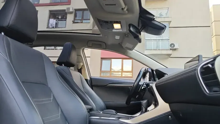 Lexus NX 300h E-FOUR — imagine 5