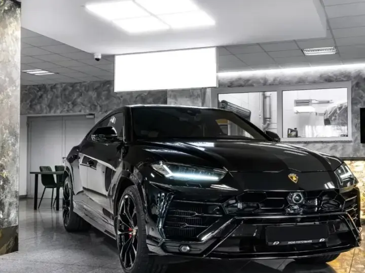 Lamborghini URUS Standard
