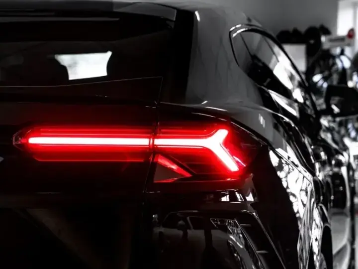 Lamborghini URUS Standard