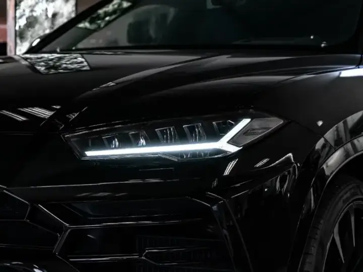 Lamborghini URUS Standard
