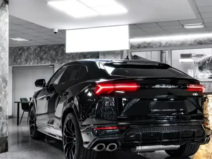 Lamborghini URUS Standard