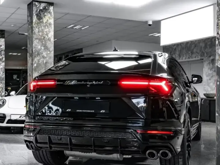 Lamborghini URUS Standard