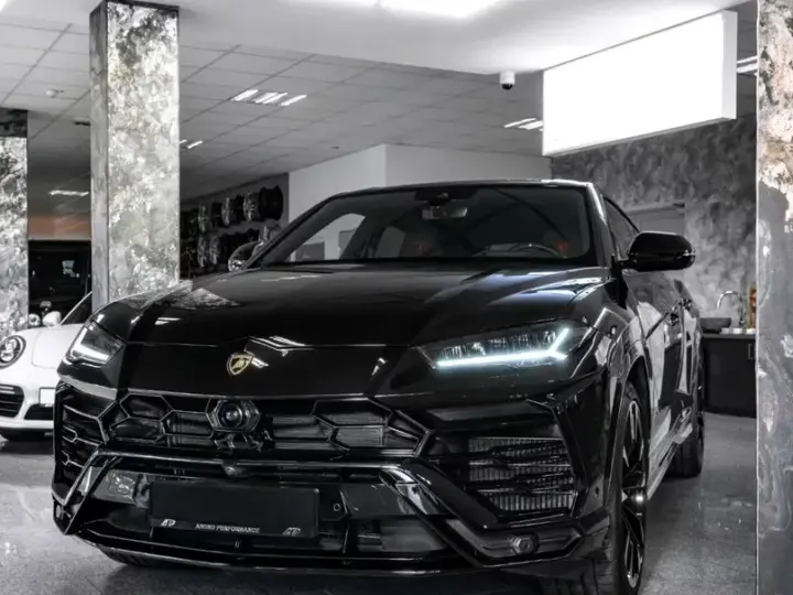 Lamborghini URUS Standard