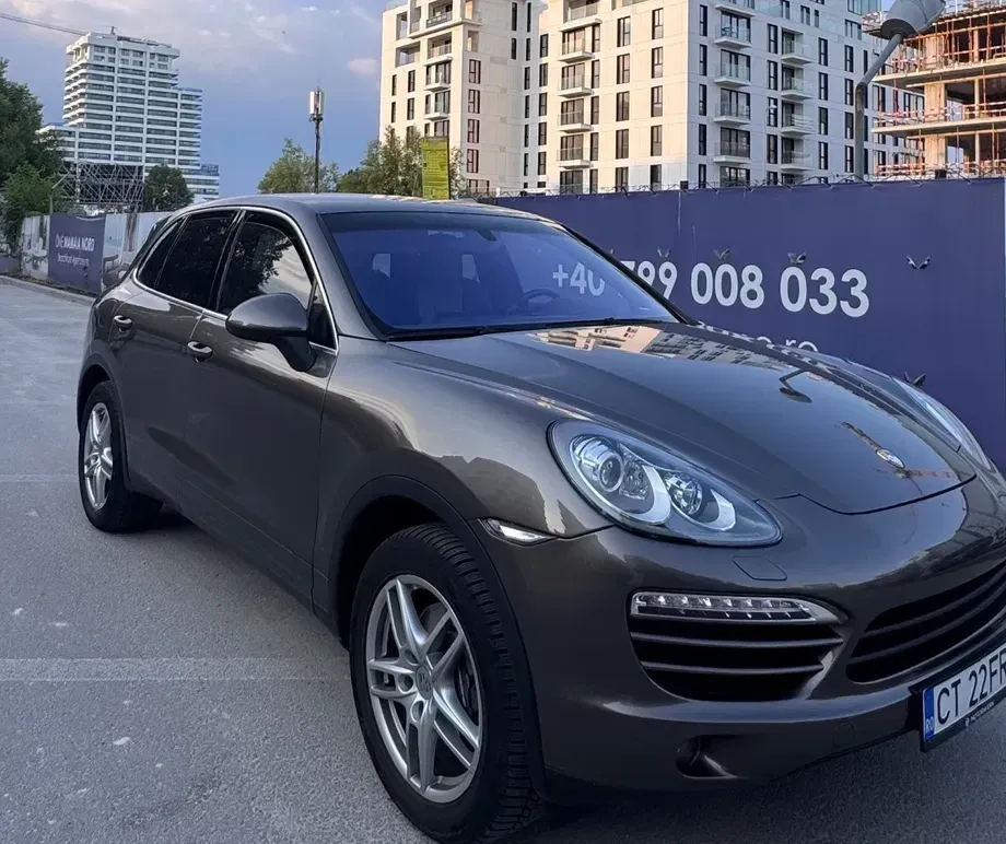 Porsche Cayenne — imagine 3