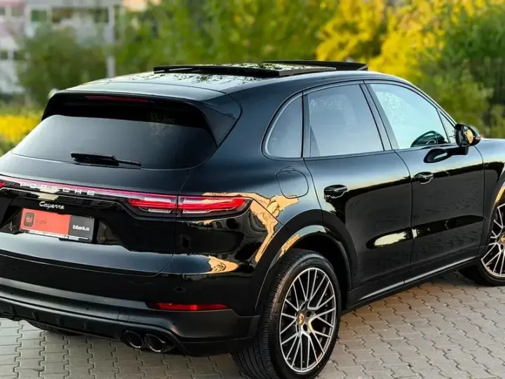 Porsche Cayenne Standard