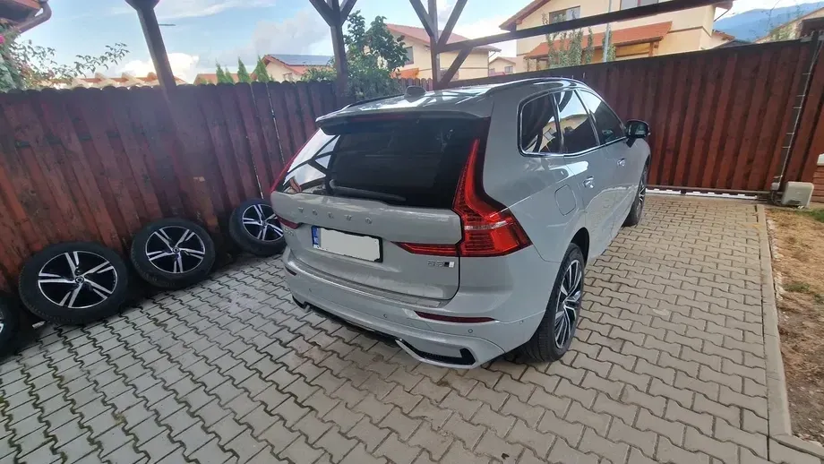 Volvo XC 60 II B5 AT AWD MHEV Ultra Dark — imagine 4