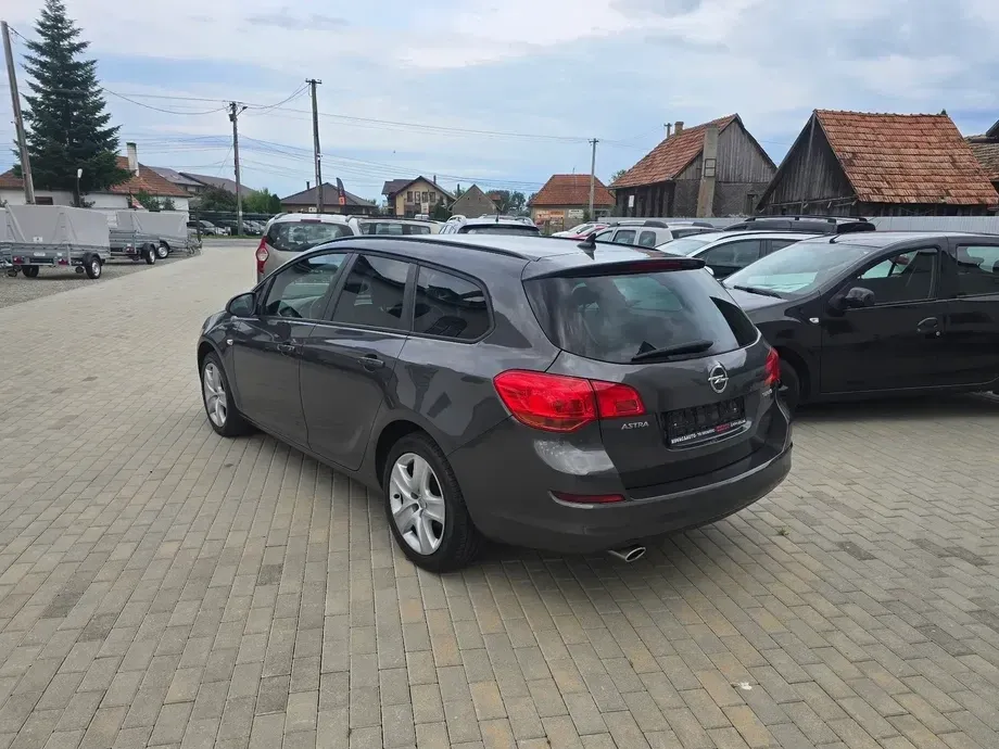 Opel Astra J 1.4 Turbo ECOTEC 150 Edition — imagine 3