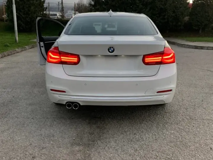 BMW Seria 3 320d xDrive AT Luxury Line