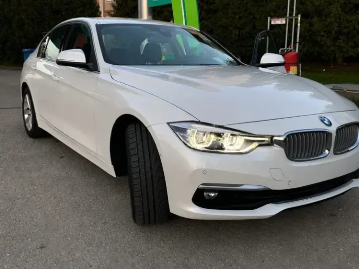 BMW Seria 3 320d xDrive AT Luxury Line
