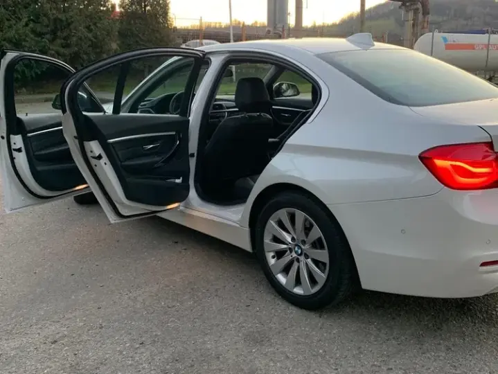 BMW Seria 3 320d xDrive AT Luxury Line