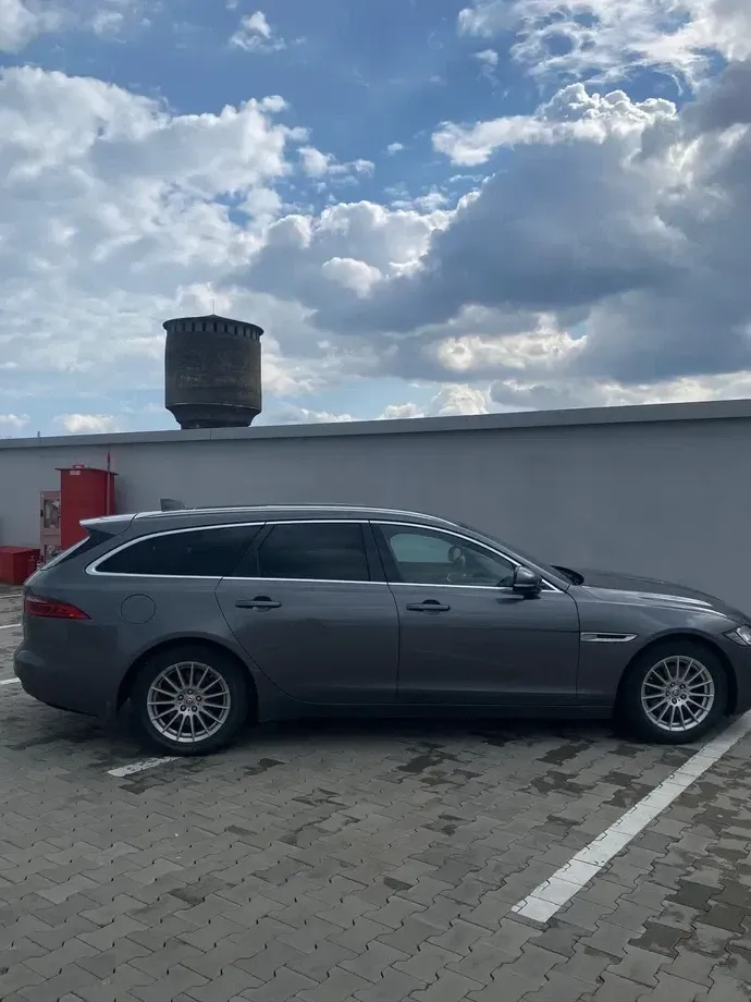 Jaguar XF 20d RWD E-Performance Prestige — imagine 3