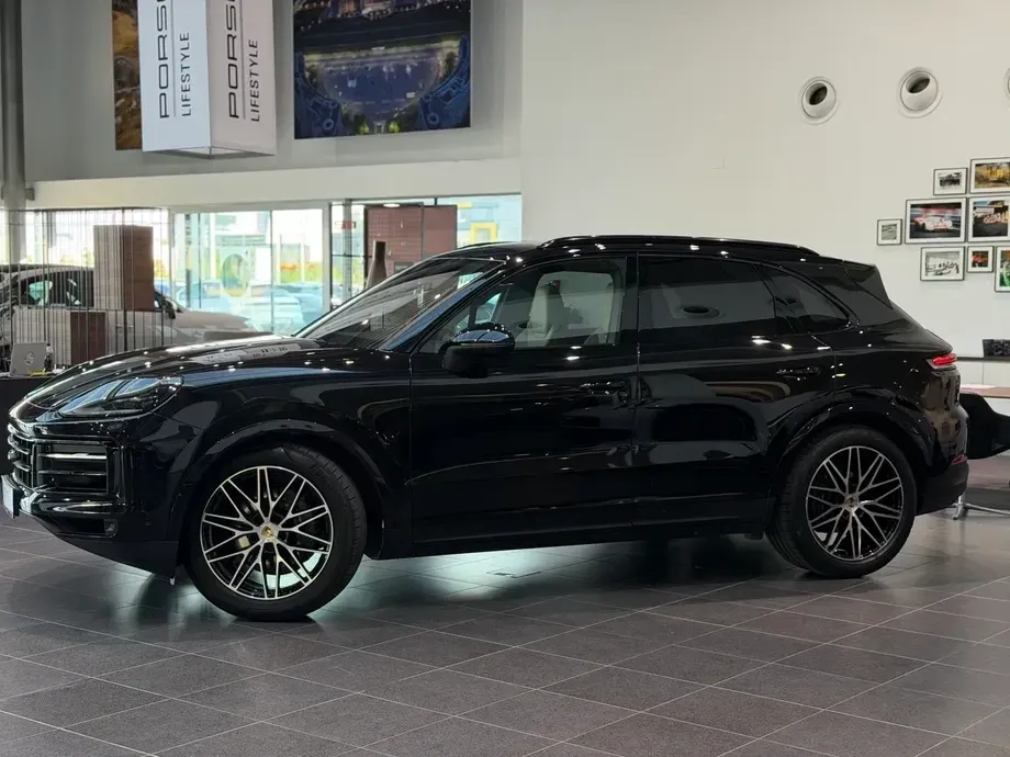 Porsche Cayenne Standard — imagine 2
