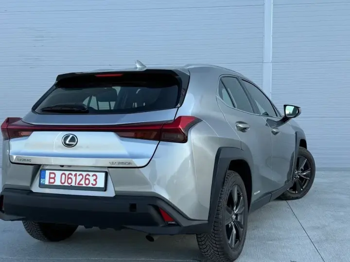 Lexus UX 250h FWD Business