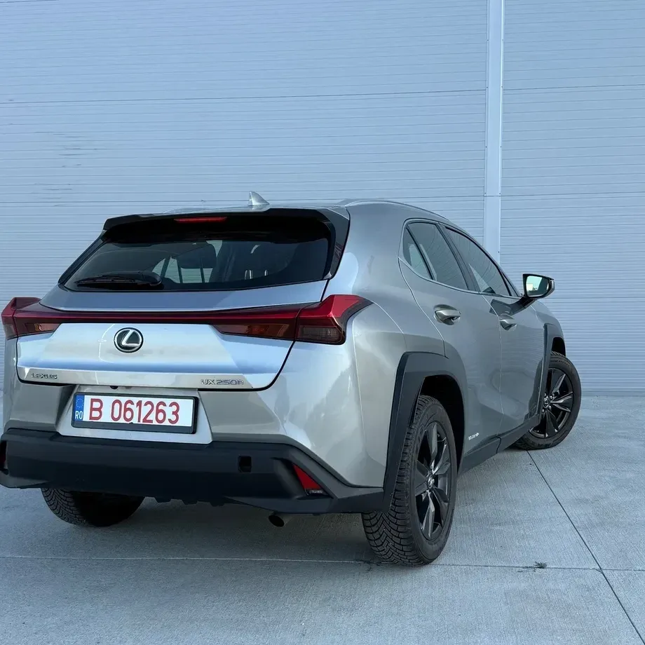 Lexus UX 250h FWD Business — imagine 5