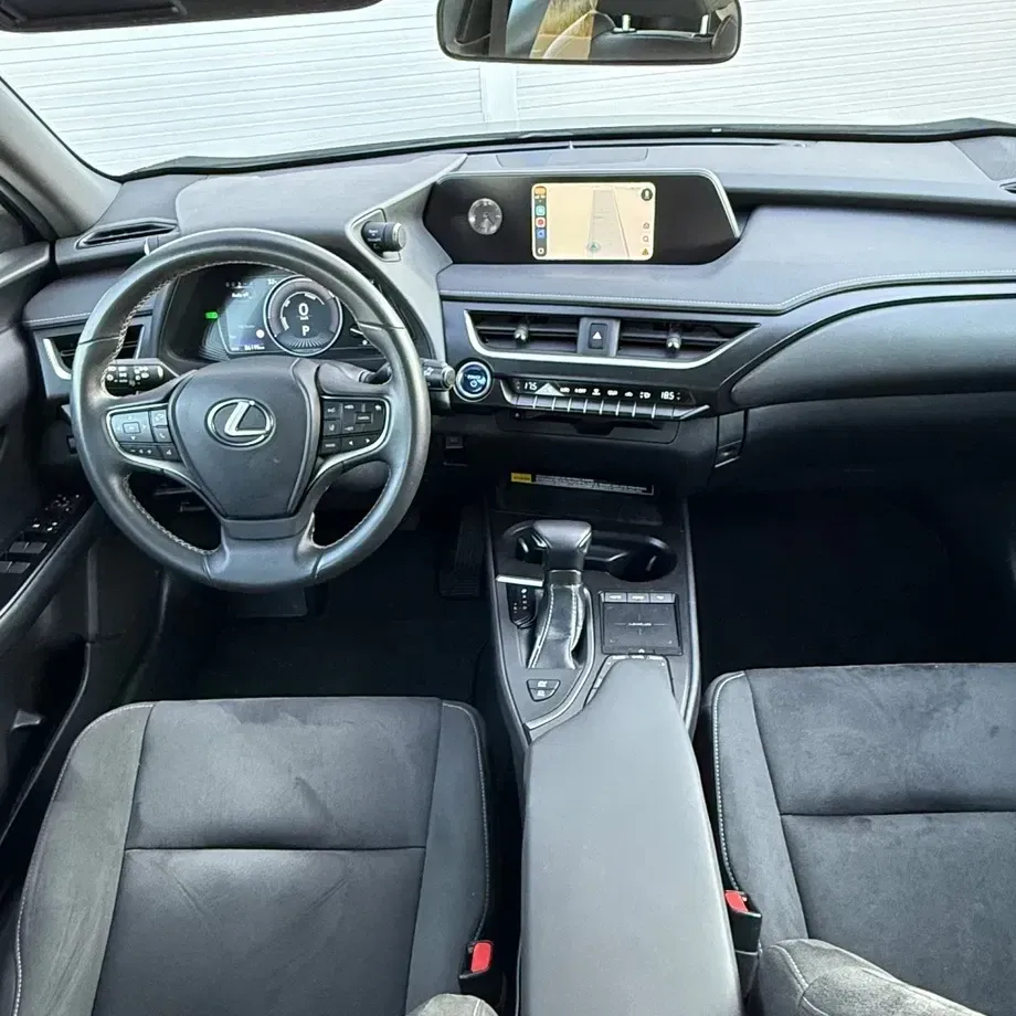 Lexus UX 250h FWD Business — imagine 6
