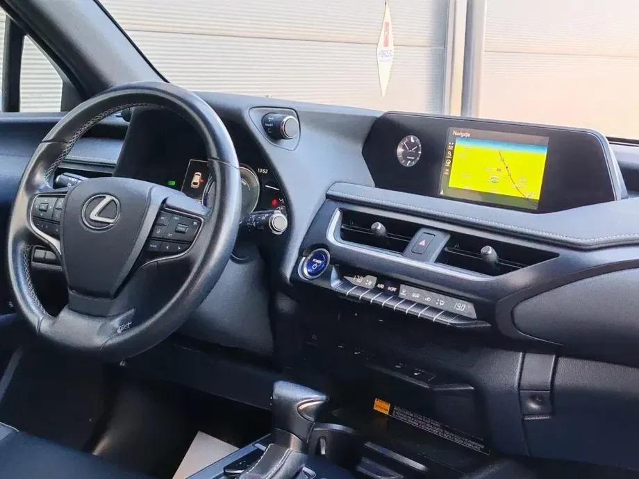 Lexus UX 250h Executive Line — imagine 2