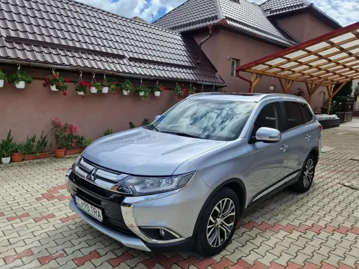 Mitsubishi Outlander III 2.2 Litre 4WD DI-D Intense