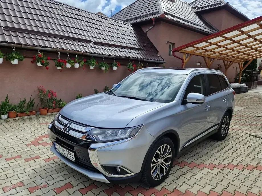 Mitsubishi Outlander III 2.2 Litre 4WD DI-D Intense — imagine 2