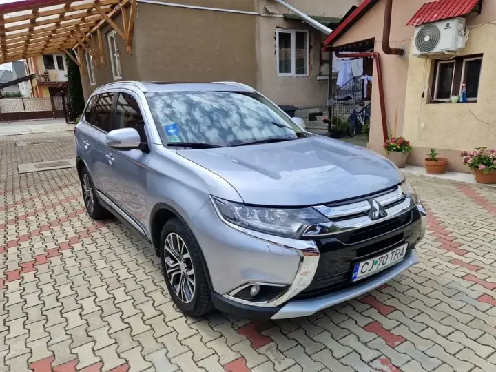 Mitsubishi Outlander III 2.2 Litre 4WD DI-D Intense