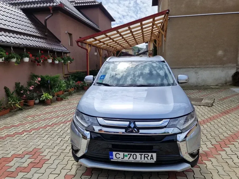 Mitsubishi Outlander III 2.2 Litre 4WD DI-D Intense — imagine 3