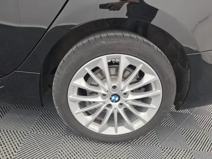BMW Seria 2 218d AT