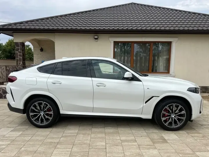 BMW X6 G06