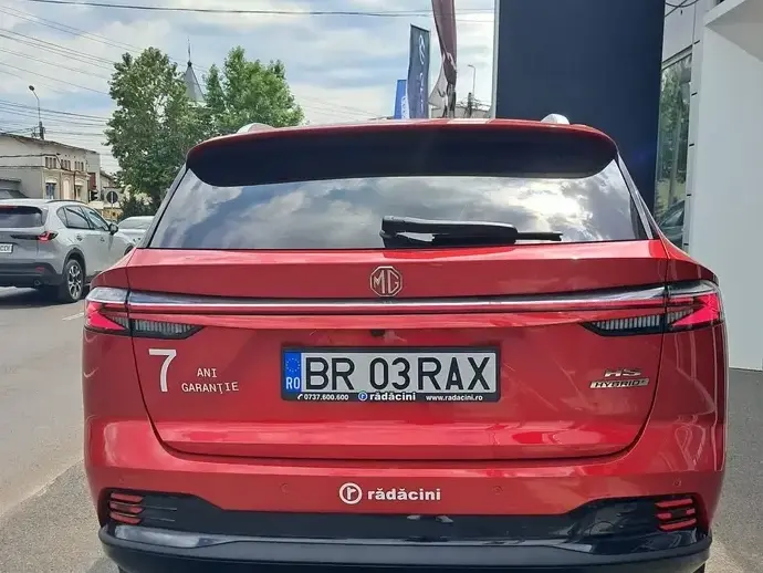 MG HS