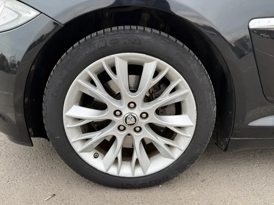 Jaguar XF 2.2D Premium Luxury — imagine 5