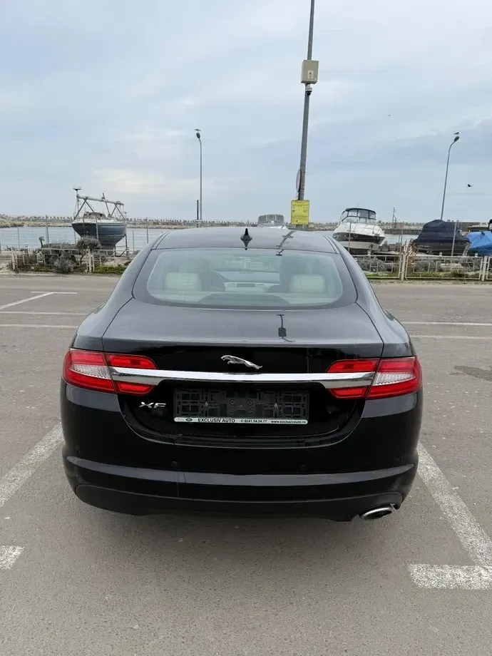 Jaguar XF 2.2D Premium Luxury — imagine 4