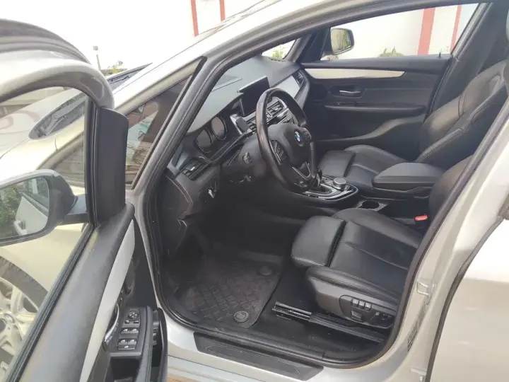 BMW Seria 2 220d AT Advantage