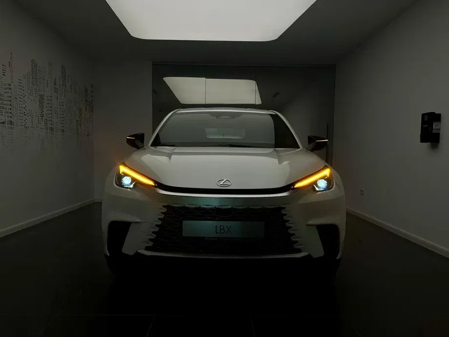 Lexus LBX 1.5 HEV 4x2 CVT Business — imagine 3