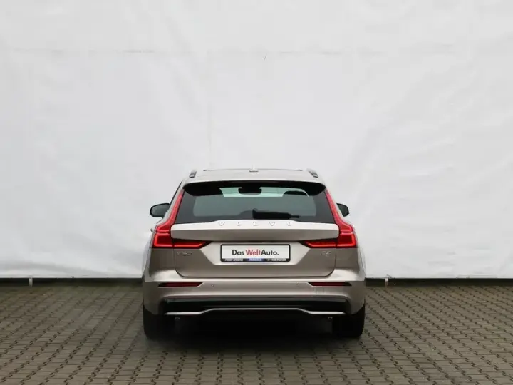 Volvo V60 II B4 B DKG Plus Dark