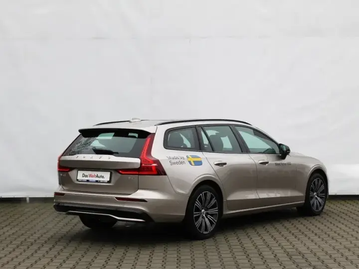 Volvo V60 II B4 B DKG Plus Dark
