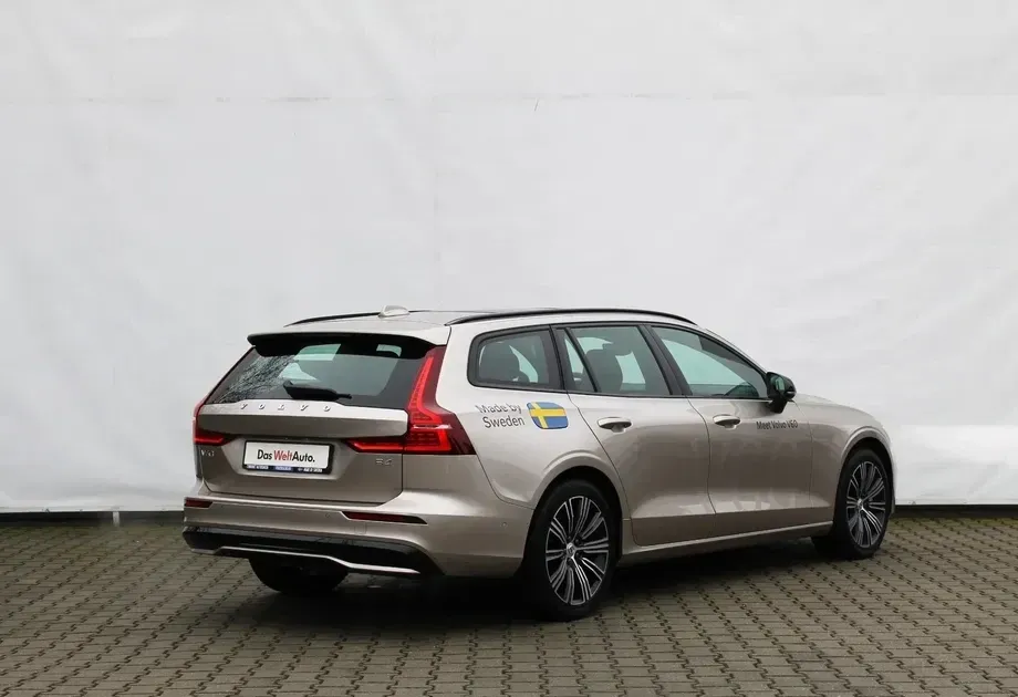 Volvo V60 II B4 B DKG Plus Dark — imagine 5