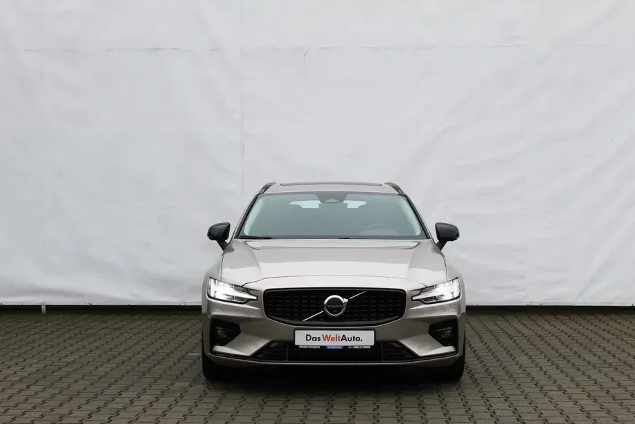 Volvo V60 II B4 B DKG Plus Dark — imagine 2