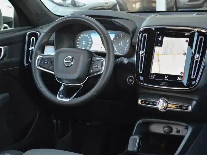 Volvo XC 40 T2 AT8 Momentum